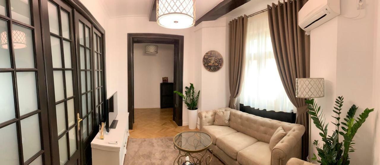 English Apartment Craiova Exterior photo